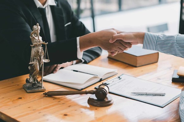 Le rôle et les avantages d’un avocat fiscaliste pour les particuliers et entreprises